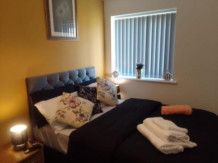 4 Bed Flat Sleeps 10 Pets Parking Ev charging