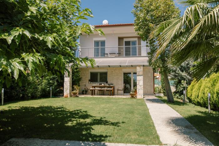 Sani Aquatic Villa with private garden