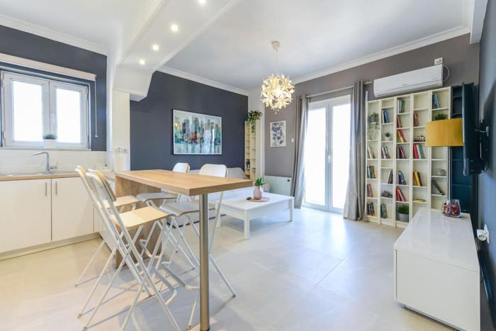 Modern apt close to Metaxourgeio