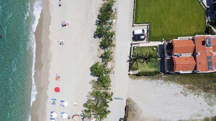 Villa The View - Beachfront, 5 Bedrooms, BBQ, View