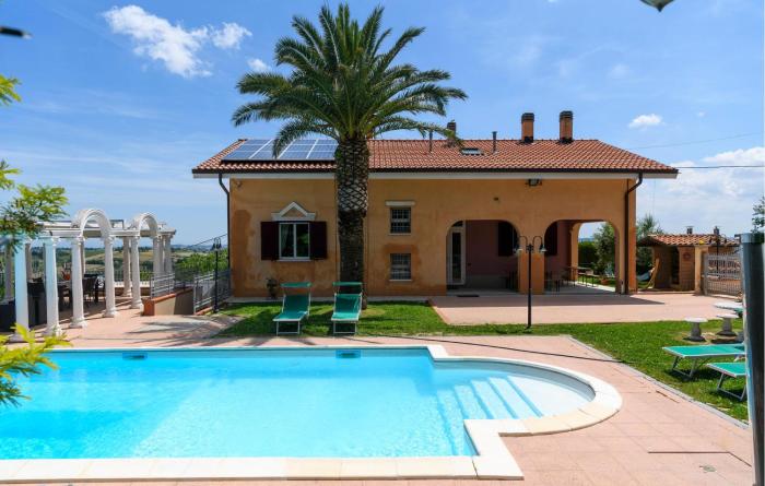 Awesome Home In Castel Colonna Di Mont