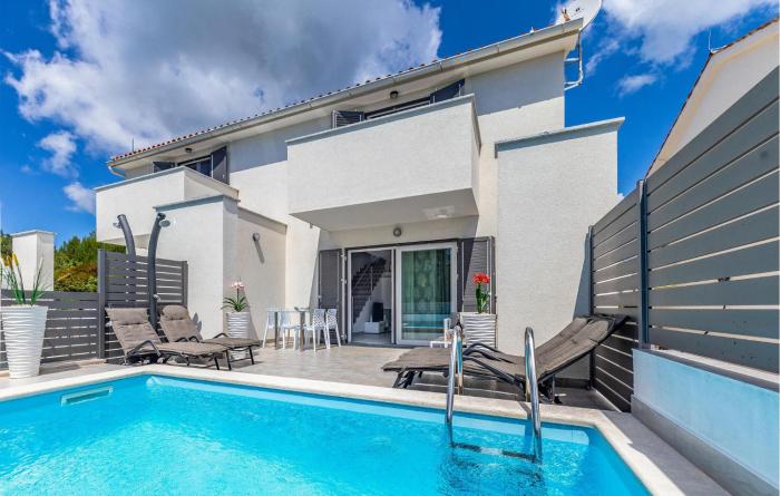 2 Bedroom Amazing Home In Liznjan