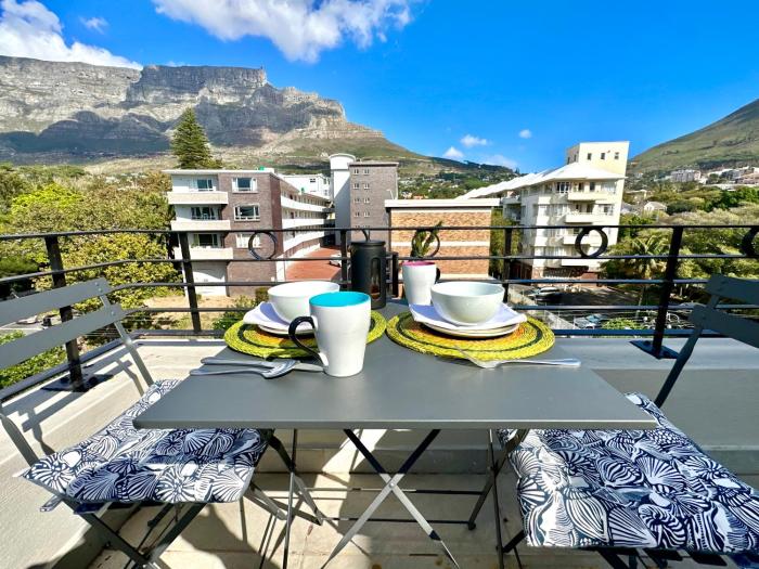 Breathtaking Table Mountain View Apartment in the Heart of Gardens