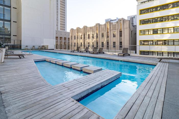 2 bedroom unit in Cape Town City Centre