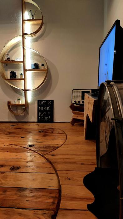 Casa 40th-Music Wood House