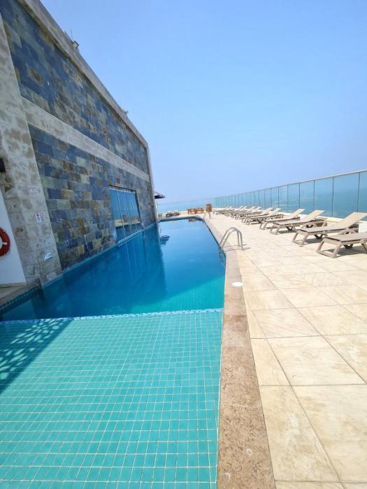 Beachfront Luxurious Apartment, Palmetto Beach