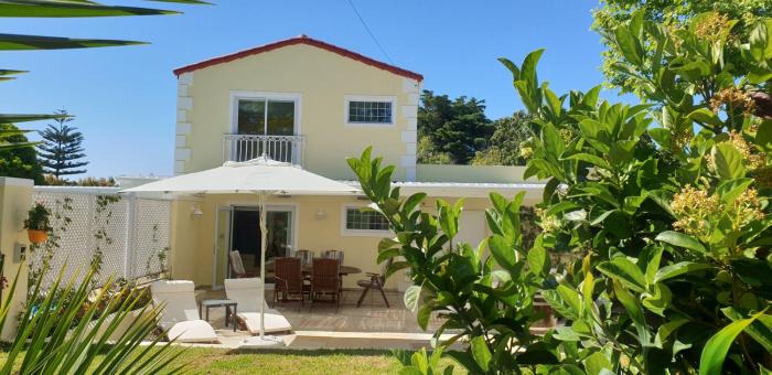 Charming fully fitted double storey Cottage near Constantia Village