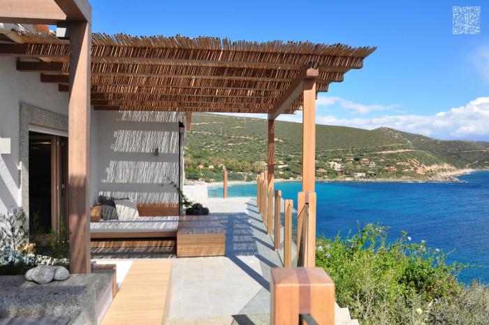 BeLocations - Villa and Beach On The Rocks