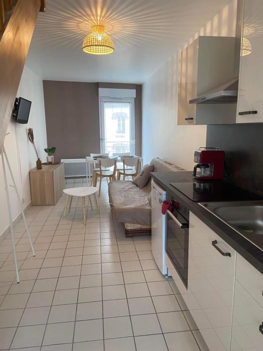 Eléonore, F2 en duplex avec cour commune et proche de la mer, 3