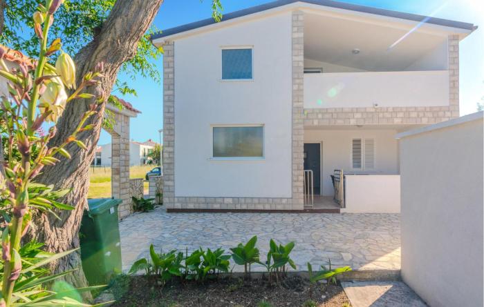 Stunning Apartment In Nin