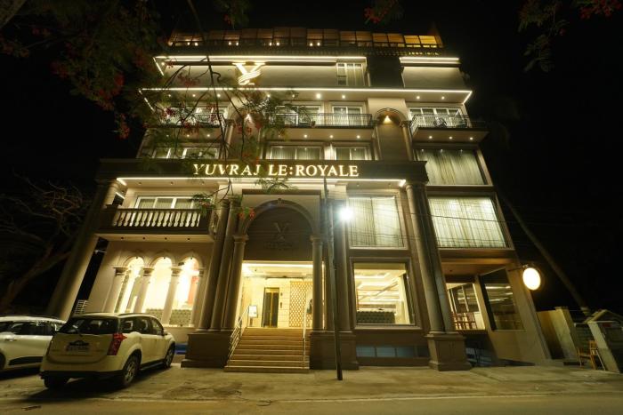 Yuvraj Le: Royale