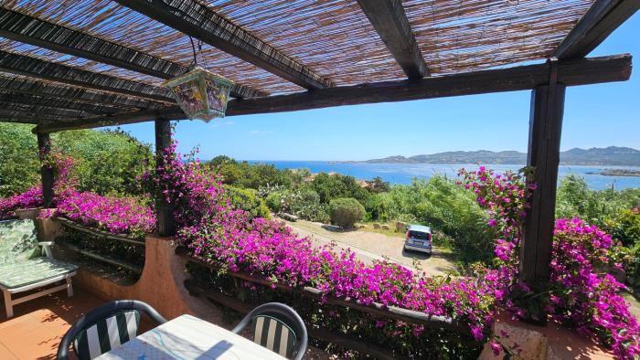 LA TERRAZZA SUL MARE - panoramic cottage overlooking sea and Caprera island in a quiet residential area - 150 mt from the sea