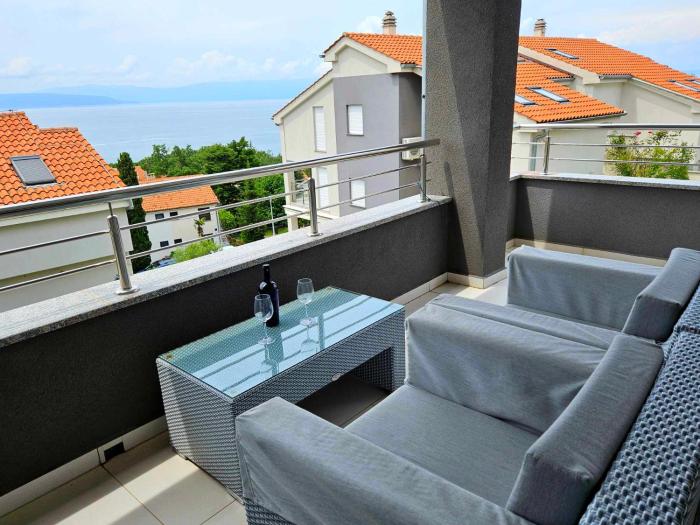 Domagoj - Luxury apartment with private parking, jacuzzi and seaview