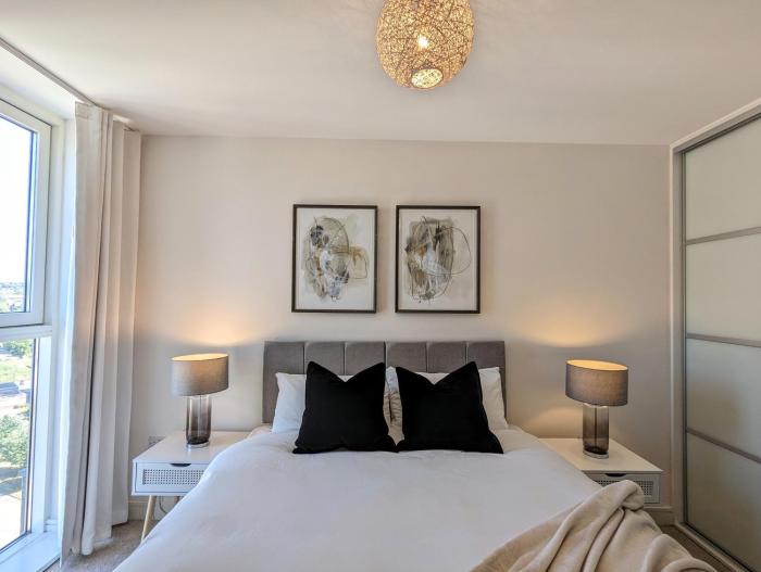 Number 43 Elite Apartment - Top Floor - Free Parking