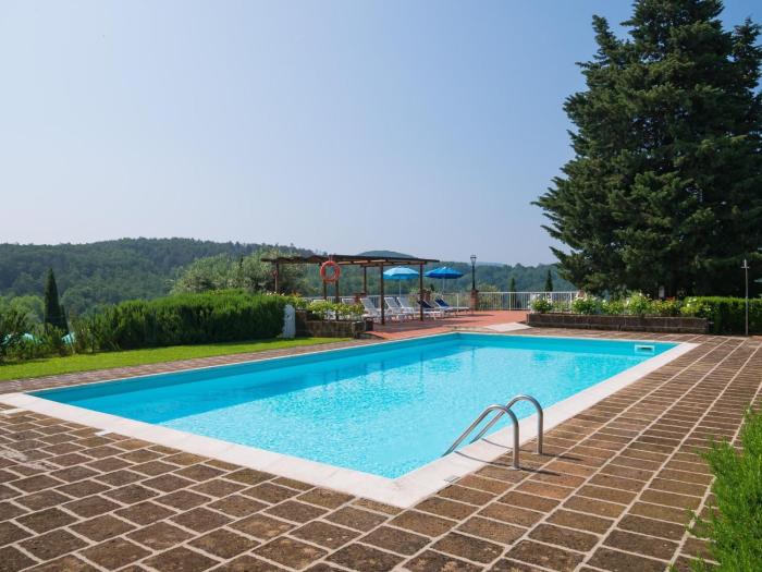 Farmhouse in Tuscany with Pool & Scenic Views