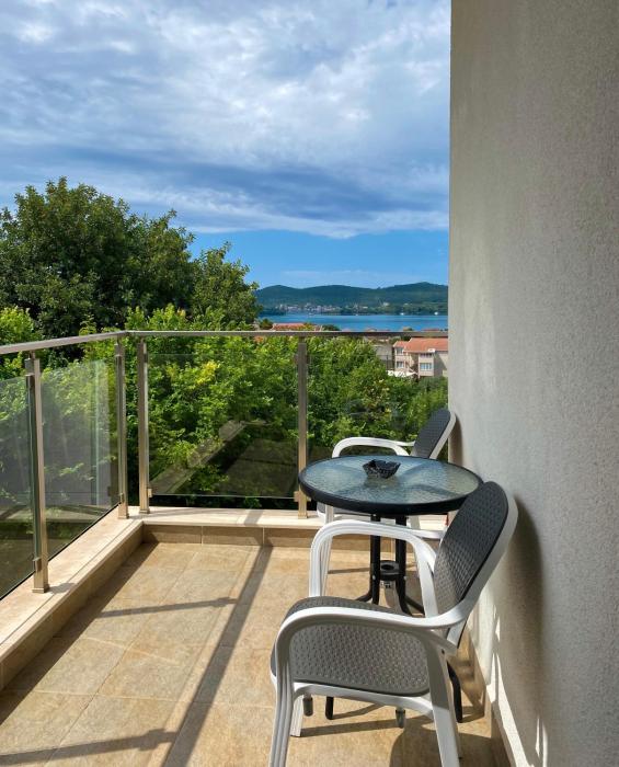 Sunny apartment in Tivat