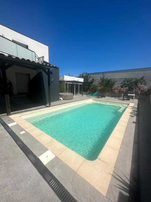 Superbe appartement dans villa avec piscine
