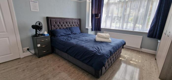 Rowan Crescents Luxury Stay-In4