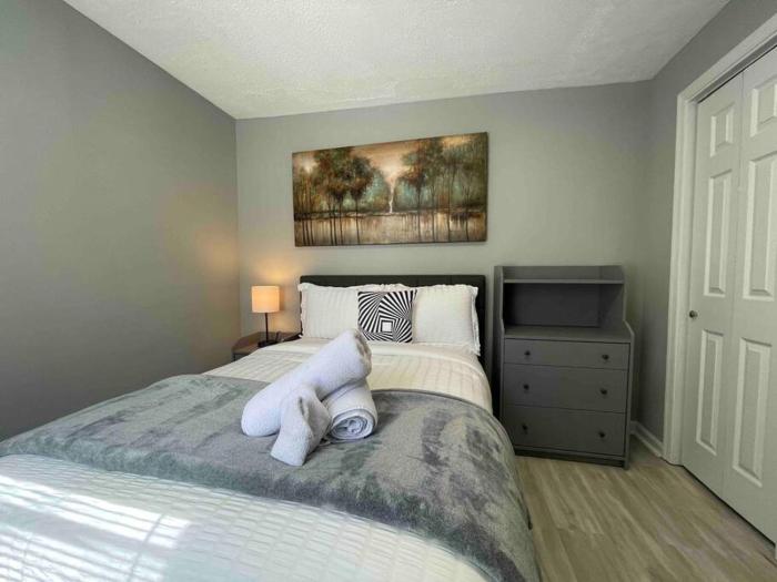 Discover Charm City from a Cozy Retreat