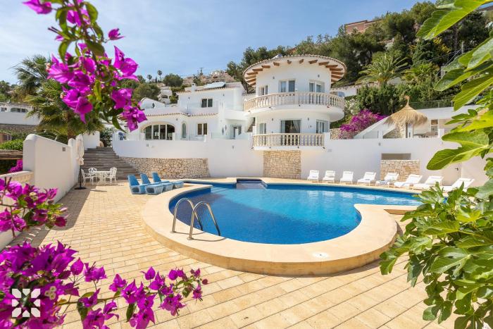 Villa Condor by Abahana Villas