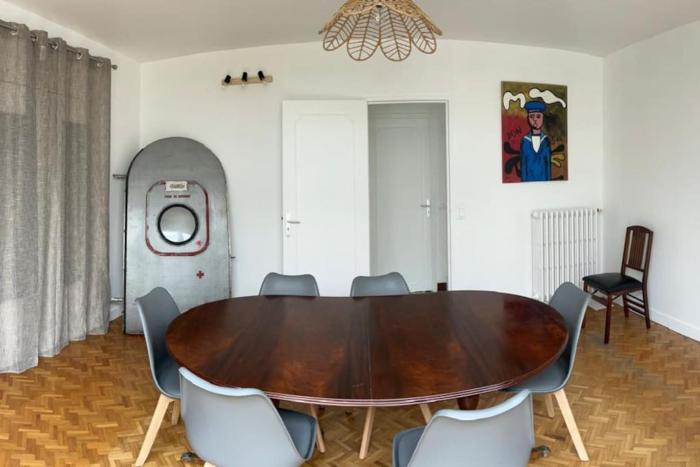 Maison historique familiale 300m de la mer Sword Beach