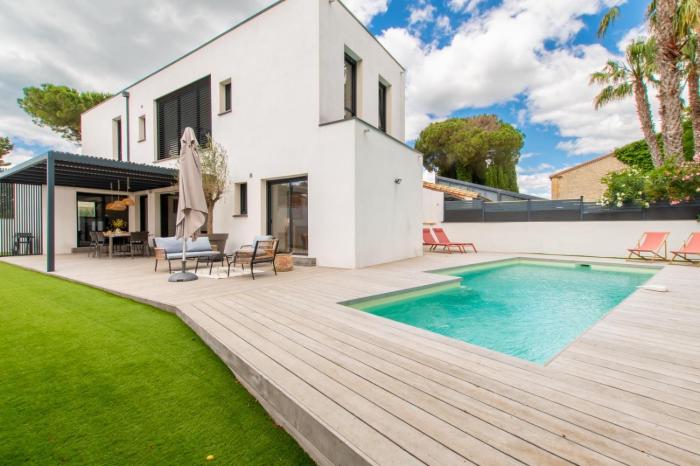 LA CONTEMPORAINE au calme avec sa piscine, wifi fibre, 8 personnes