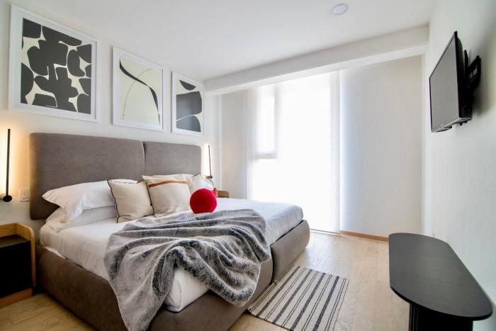 SANTA FE Red Beautiful Apartment!