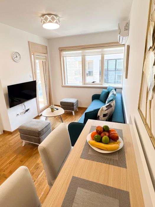 Four Views By The Sea Apartments