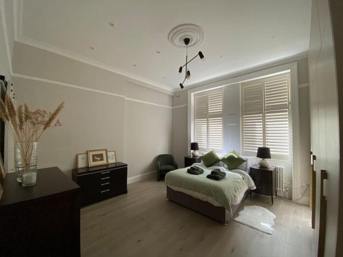 Luxury 2-Bed Flat with Garden in Hampstead Mansion