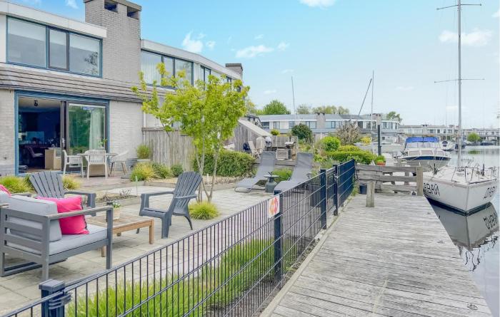 Cozy Home In Lemmer With Wifi