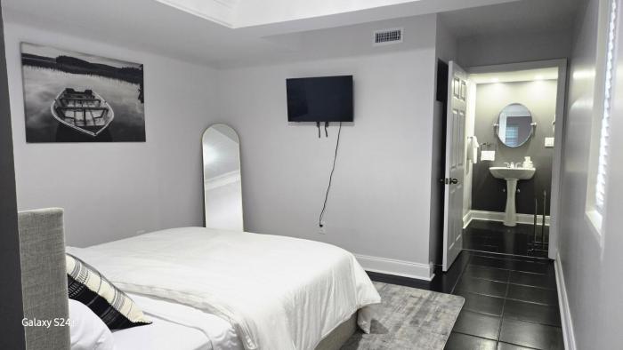 luxe studio with a great location lawrenceville