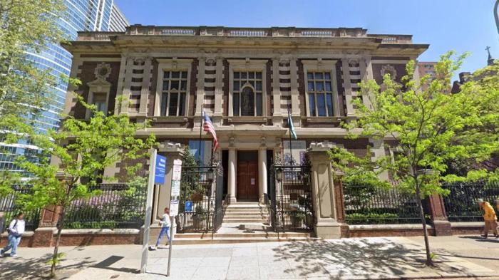 New Season Royals, Airport West