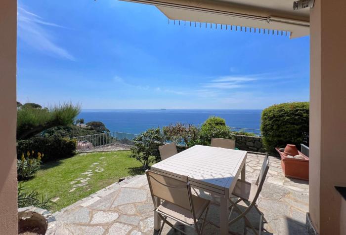 Casa con vista mare e giardino