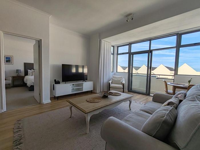 Courtside Views Empire Apartment