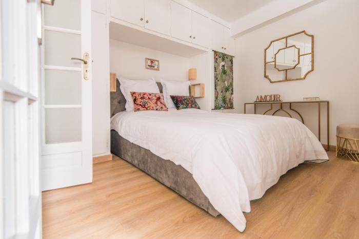 Luxury Art Deco Elegant Escape by Eiffel Tower