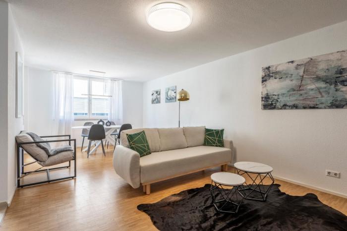 EXQUIS 2BR Design Apartment LOUIS I Parking I Balcony I Mercedes-Benz I Family-friendly