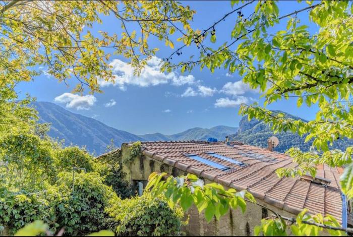 Secluded home in Le Caunil