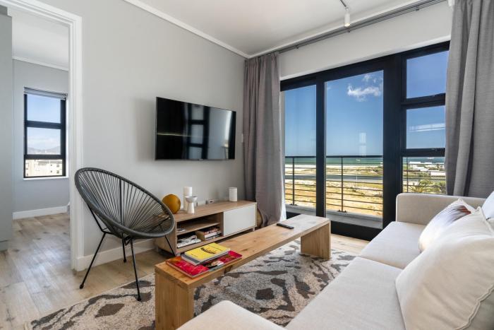 Burmeister 401 - 2 Bedroom Apartment across from Ocean - Onsite Parking