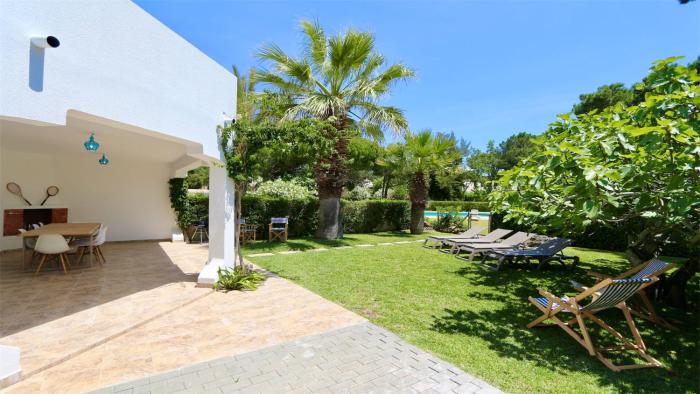 Fig Villa- CleverDetails, Sleep 8, Pool, Children Playground, Ténis court