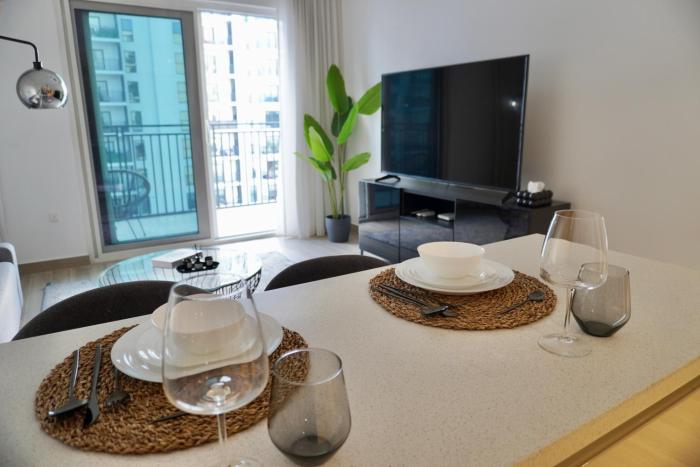 Modern 1BR Yas Island Pool, Gym, Parking