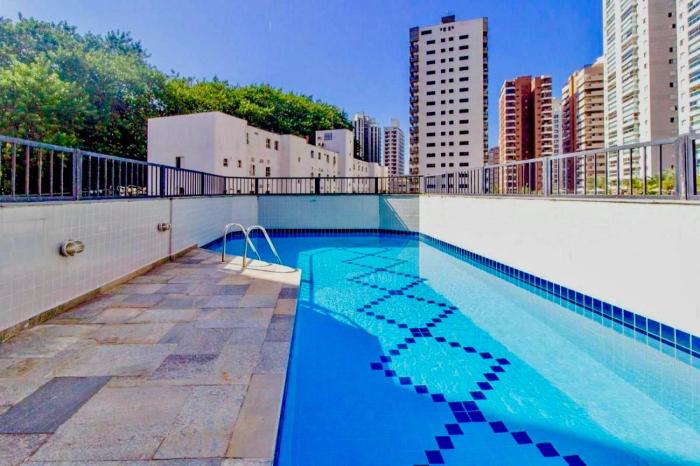 Apto com PISCINA 2 quadras da praia