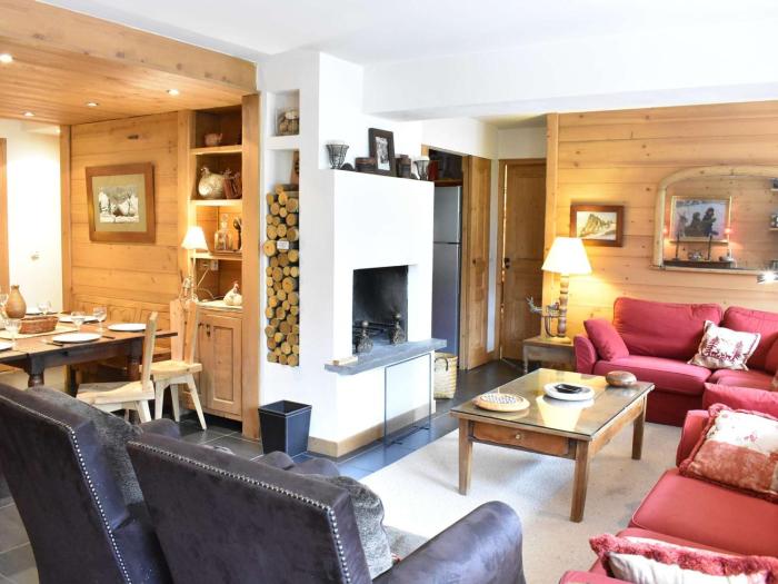Appartement familial 12 pers. avec balcon, cheminée, proche pistes et commerces à Méribel - FR-1-180-619