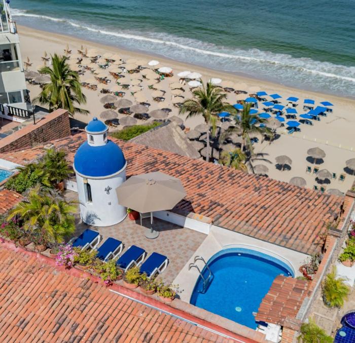 Beachfront Penthouse with Private Pool - Zona Romantica