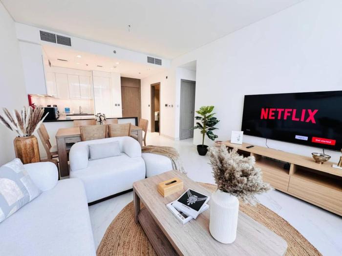 Fully Furnished 1br W Relaxing Lagoon View