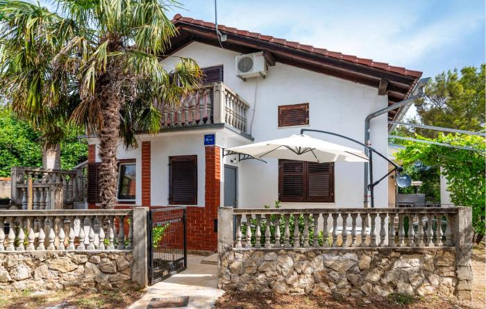 2 Bedroom Lovely Apartment In Krusevo