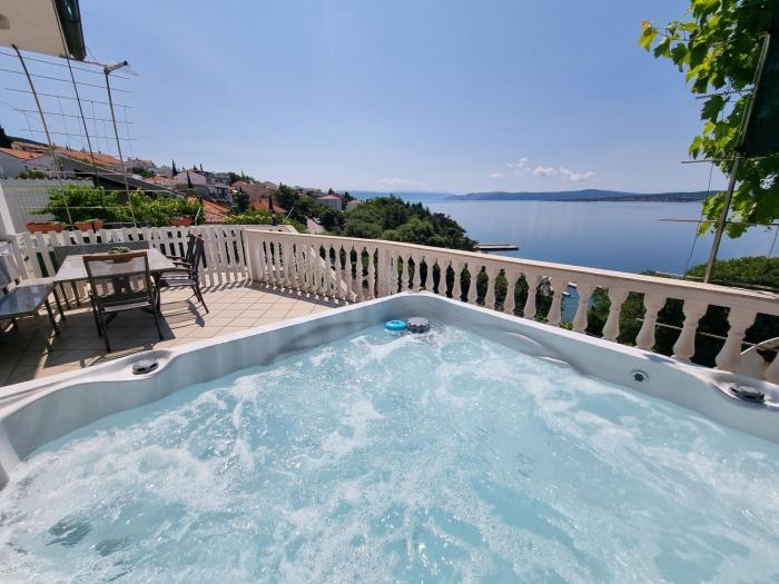 NIKO LUX Apartment with Jacuzzi only 70m from the beach