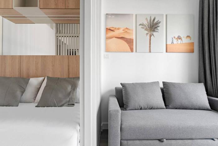 Bright Downtown Dubai Studio by Mall, Burj Khalifa & Fountains