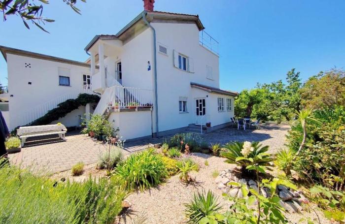 Apartments with parking space Barbat, Rab - 23300