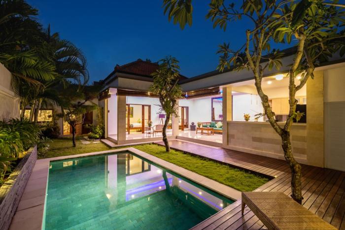 Seminyak lush tropical paradise close to Eatstreet