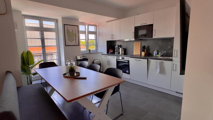 AuraLoft - 3 Zimmer, 2 Bäder, 2 Parkplätze, Balkon & Aufzug